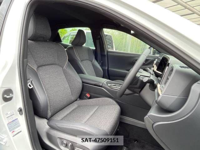 Toyota CROWN 2023-06 300657-6