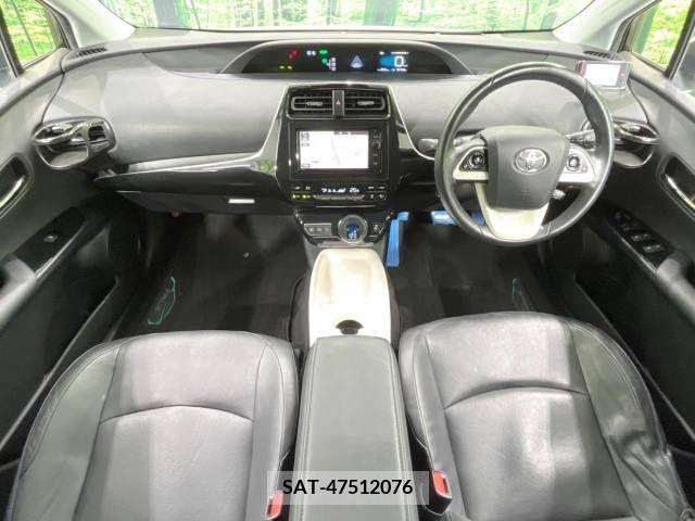 Toyota PRIUS 2016-08 281874-1