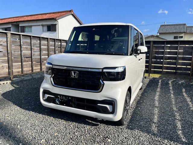 Honda N BOX CUSTOM 2023-01 9813-4