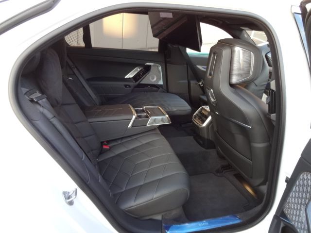 Bmw 7 SERIES 2023-03 188304-19