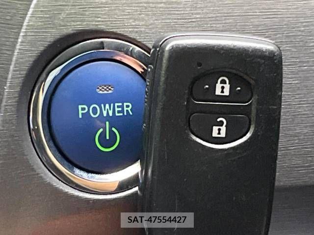 Toyota PRIUS 2013-08 322117-3