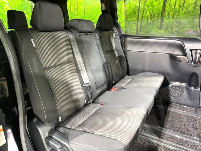 Toyota VOXY 2018-08 188354-9