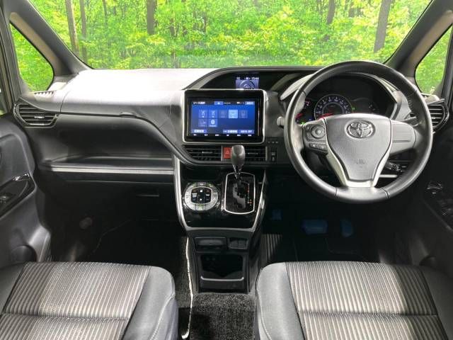 Toyota VOXY 2018-08 188354-1