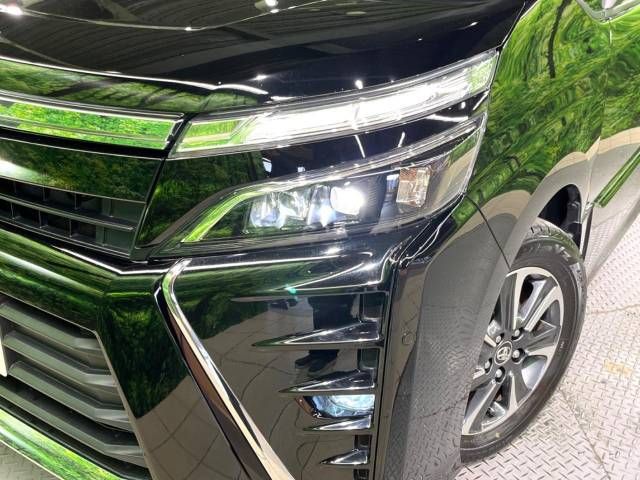 Toyota VOXY 2018-08 188354-13