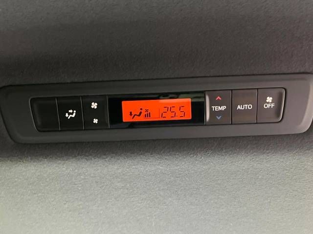 Toyota VOXY 2018-08 188354-7