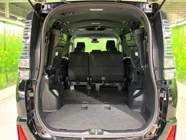 Toyota VOXY 2018-08 188354-11