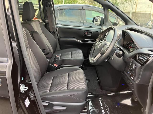 Toyota VOXY 2018-03 8578-4