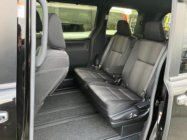 Toyota VOXY 2018-03 8578-8