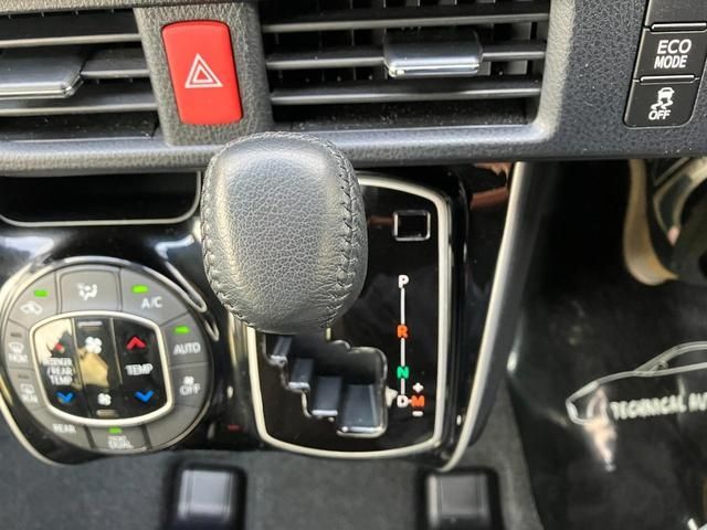 Toyota VOXY 2018-03 8578-14