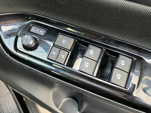 Toyota VOXY 2018-03 8578-10
