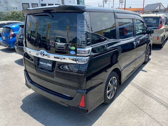 Toyota VOXY 2018-03 8578-1