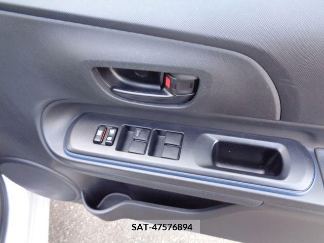 Toyota AQUA 2017-03 380881-21