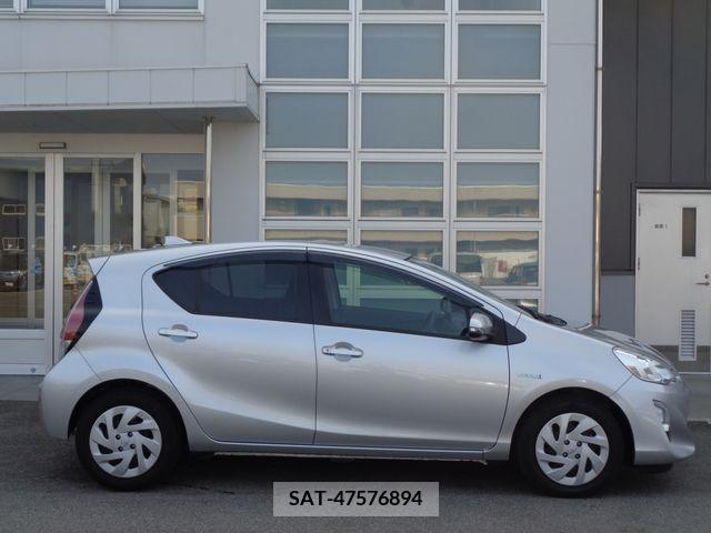 Toyota AQUA 2017-03 380881-18
