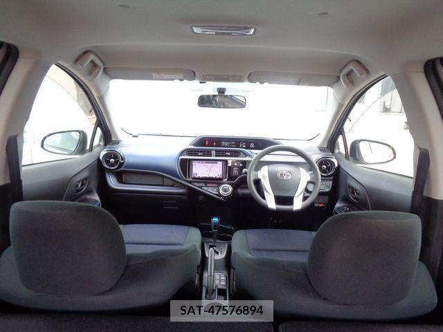 Toyota AQUA 2017-03 380881-15
