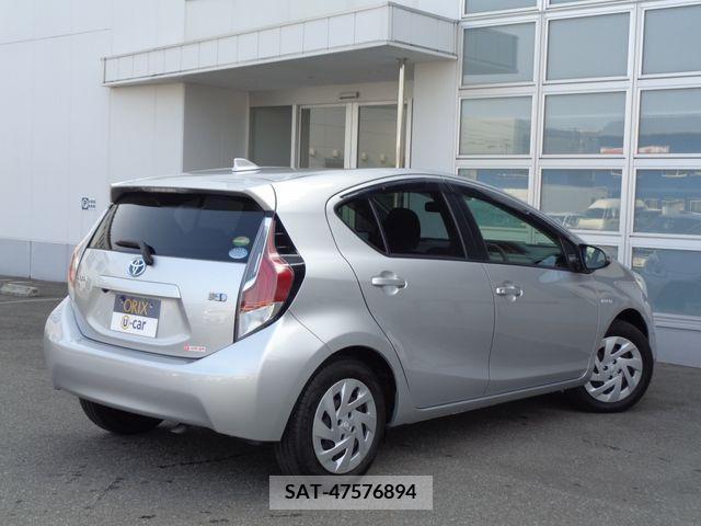 Toyota AQUA 2017-03 380881-2