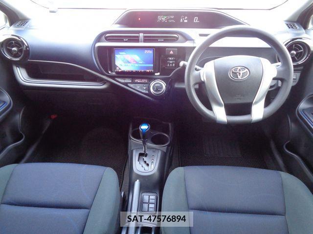 Toyota AQUA 2017-03 380881-1