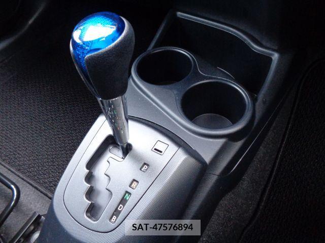 Toyota AQUA 2017-03 380881-24