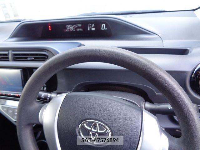 Toyota AQUA 2017-03 380881-23