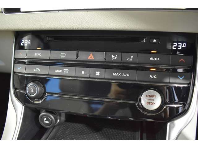 Jaguar XF 2017-07 21392-14
