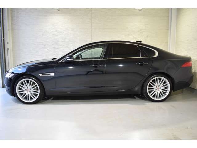 Jaguar XF 2017-07 21392-6