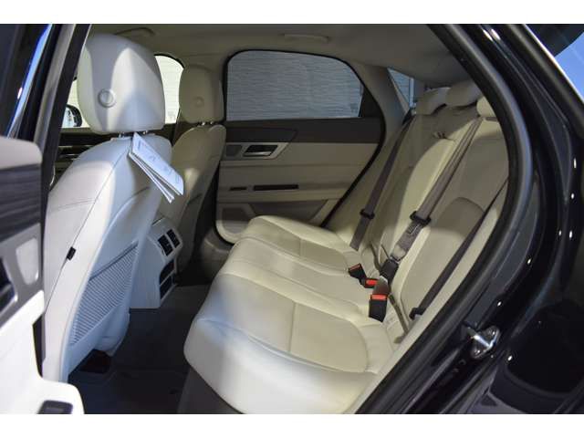 Jaguar XF 2017-07 21392-17