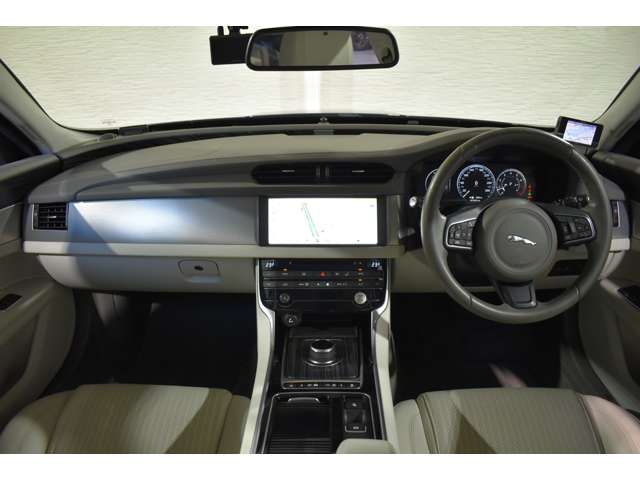 Jaguar XF 2017-07 21392-4