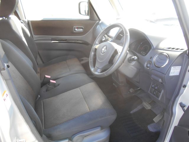 Nissan ROOX 2013-01 12462-7
