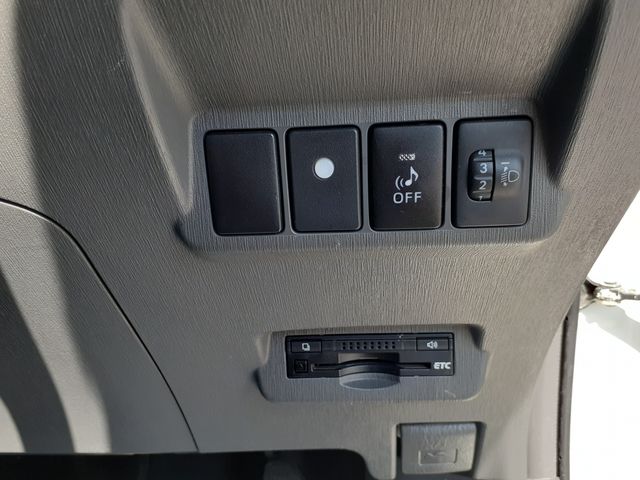 Toyota PRIUS ALPHA 2014-01 9689-18