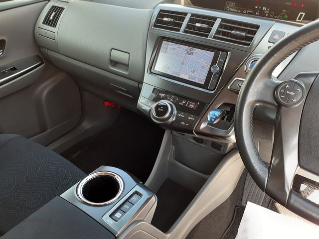 Toyota PRIUS ALPHA 2014-01 9689-26