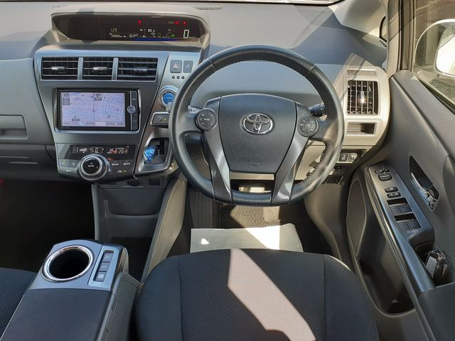 Toyota PRIUS ALPHA 2014-01 9689-1