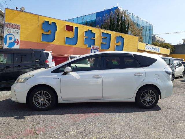Toyota PRIUS ALPHA 2014-01 9689-7