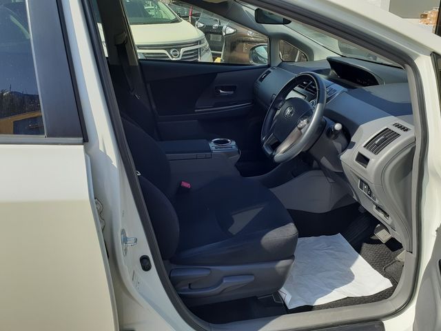 Toyota PRIUS ALPHA 2014-01 9689-13