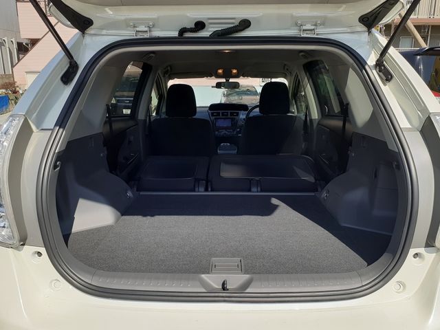 Toyota PRIUS ALPHA 2014-01 9689-16