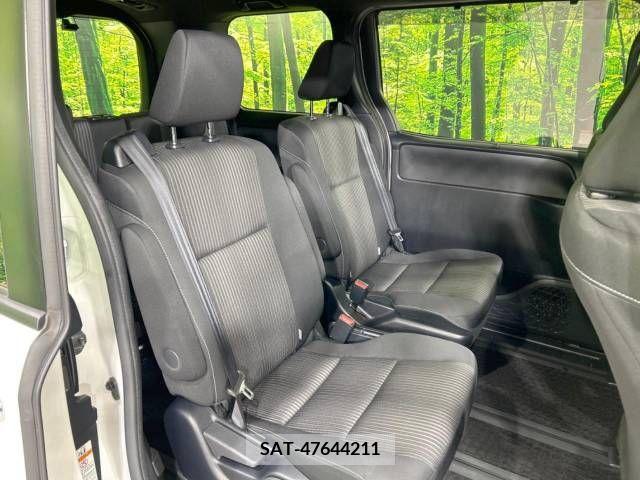 Toyota VOXY HYBRID 2020-03 322880-9