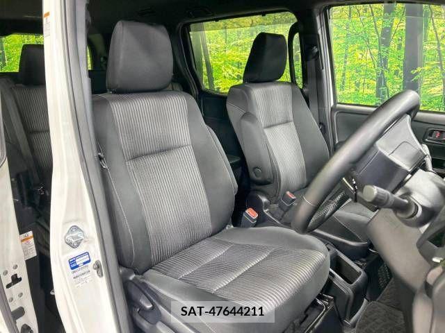 Toyota VOXY HYBRID 2020-03 322880-8