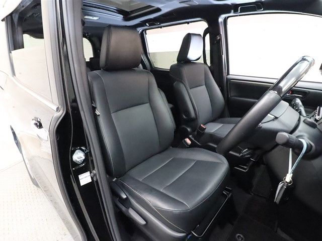 Toyota ESQUIRE 2016-11 195664-3