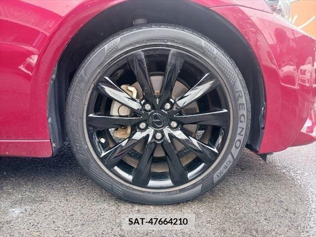 Lexus IS 2013-11 334284-11