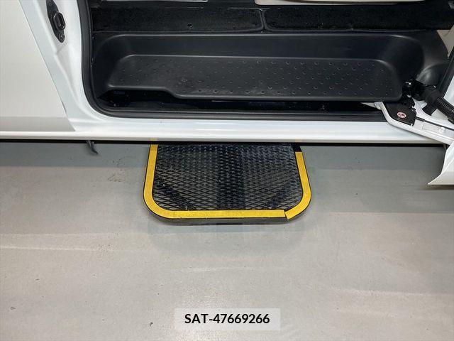Nissan SERENA 2018-02 284093-3
