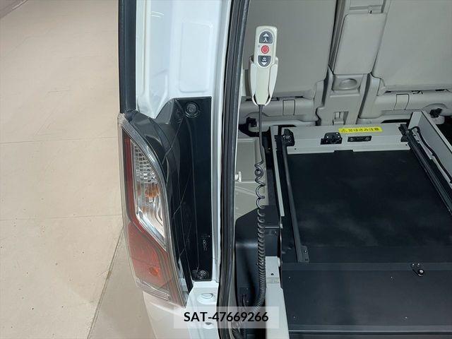 Nissan SERENA 2018-02 284093-6