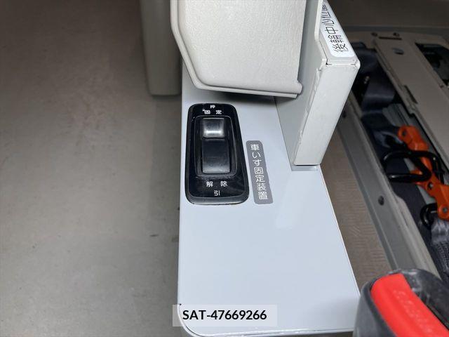 Nissan SERENA 2018-02 284093-5