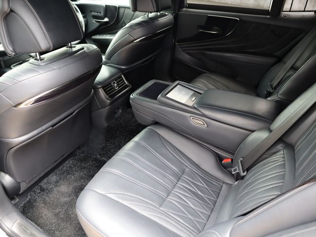 Lexus LS 2018-04 3424-11