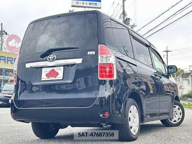 Toyota NOAH 2009-04 233429-2