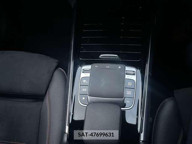 Mercedes Benz B-CLASS 2019-08 210284-10