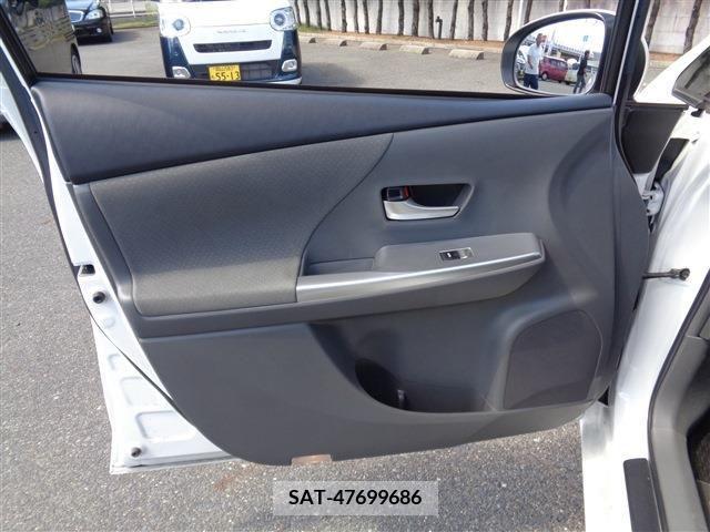Toyota PRIUS ALPHA 2014-03 393490-25