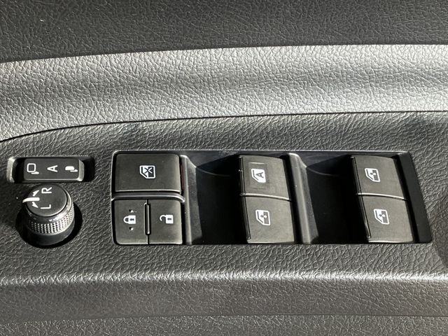 Toyota SIENTA 2019-01 180777-11