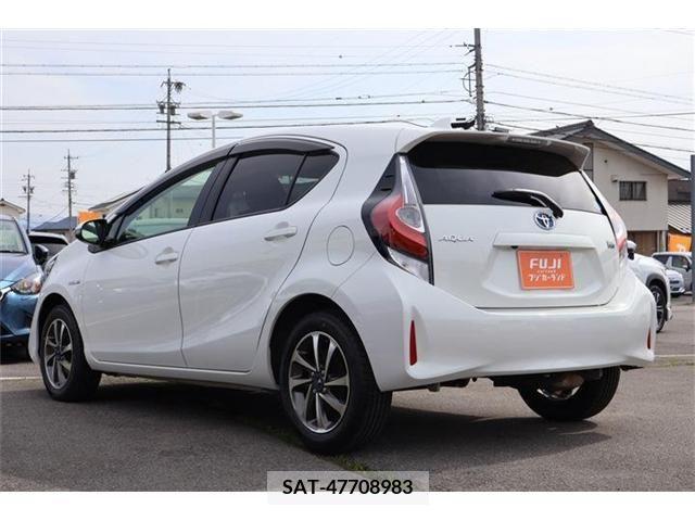 Toyota AQUA 2017-09 245005-1