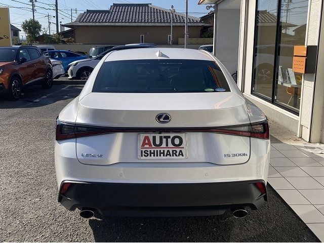 Lexus IS 2020-12 185389-3