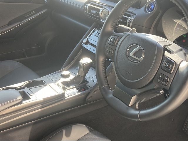 Lexus IS 2020-12 185389-11