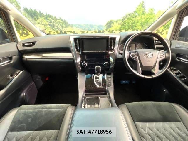 Toyota VELLFIRE 2017-08 369766-1