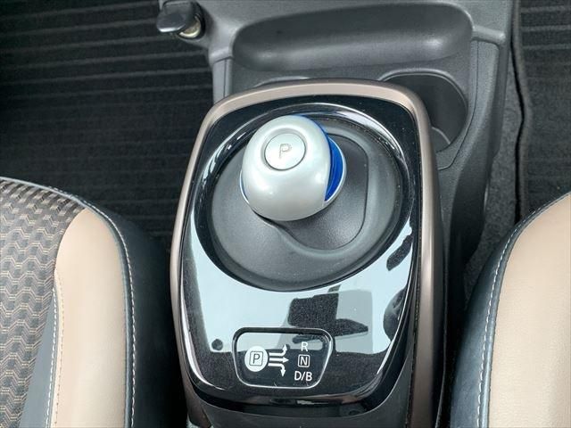 Nissan NOTE 2017-05 11886-25